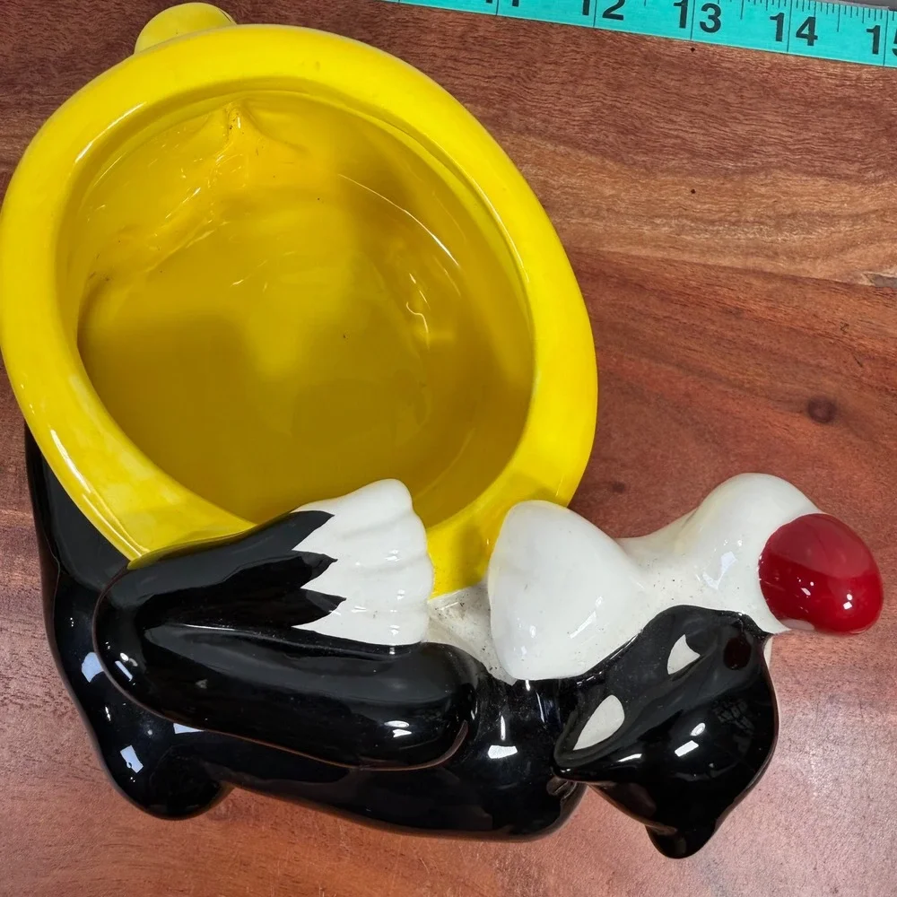 Vintage Sylvester and Tweety Bird Warner Brothers Ceramic Planter Flower Vase